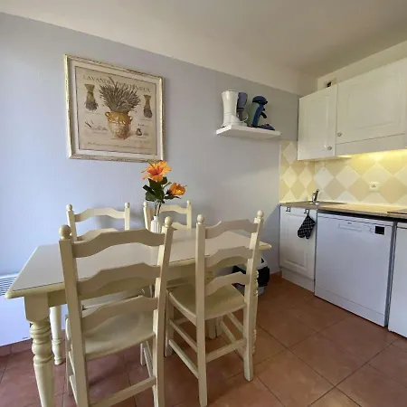 Les Issambres: 4 Couchages, Clim, Piscine, Parking - Fr-1-226-84 *