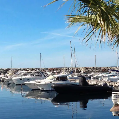 Les Issambres: 4 Couchages, Clim, Piscine, Parking - Fr-1-226-84 * Les Issambres